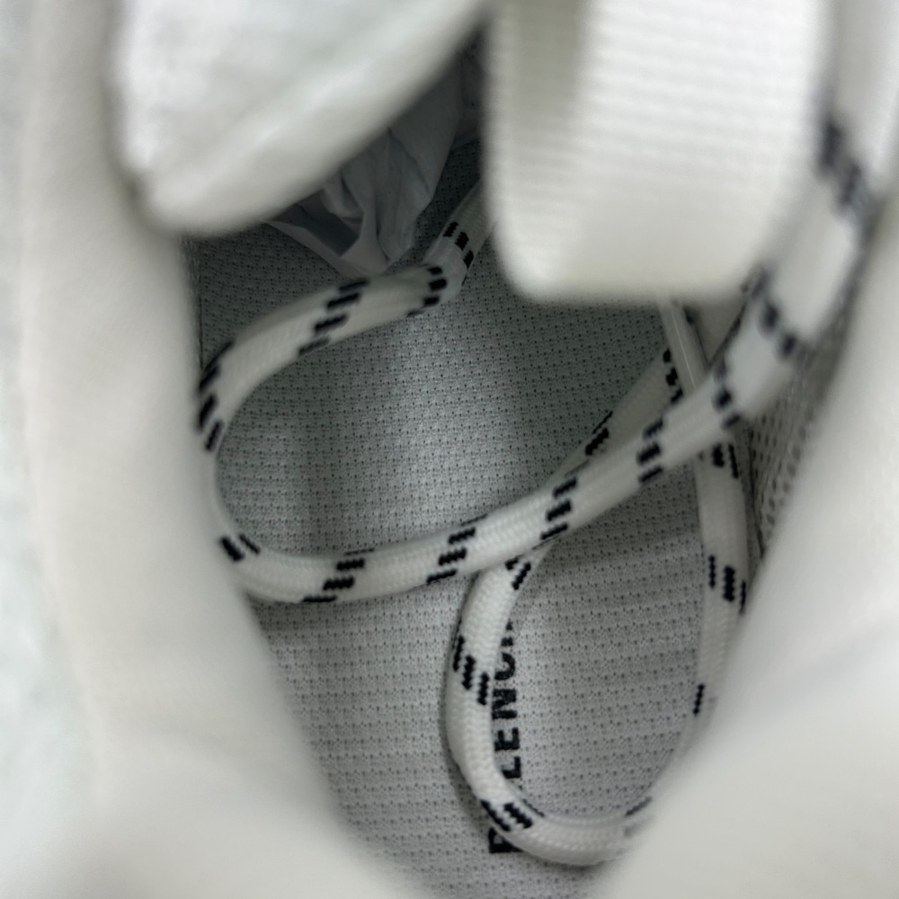 Women’s Balenciaga triple S clear sole sneakers. Size 41. NWT. - Picture 8 of 9